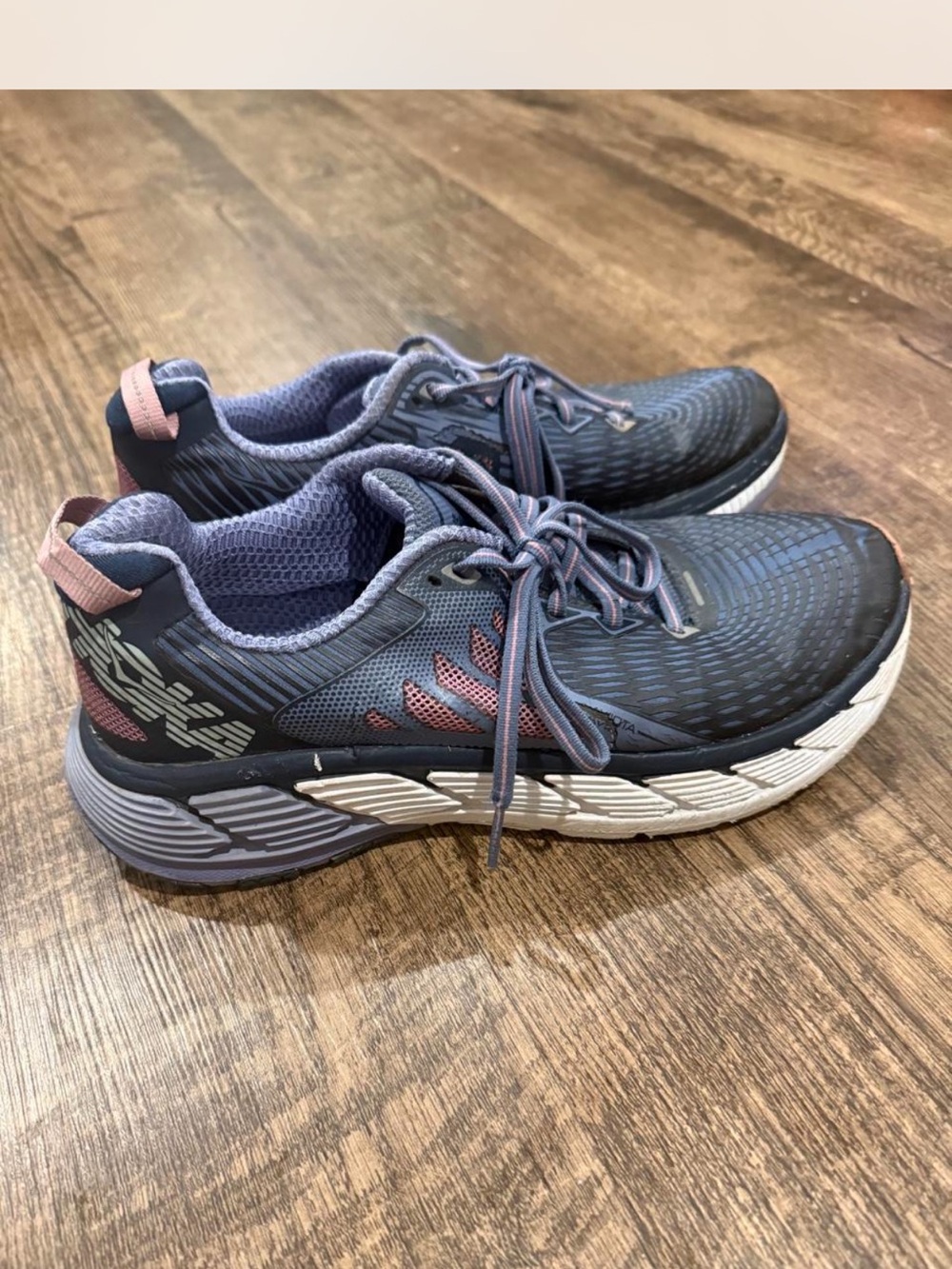 Womens hoka size 9.5